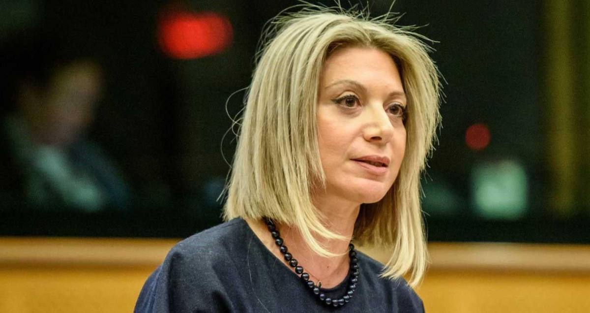 Καρυστιανού σε Άδωνι: Σας προκαλώ να μου απαντήσετε σε όλα όσα προσάπτω στην κυβέρνησή σας
