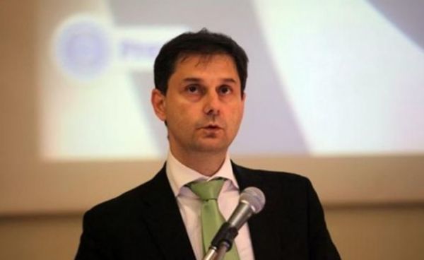 Θεοχάρης: "Ισχύει το ακατάσχετο των 1.500 ευρώ για τους τραπεζικούς λογαριασμούς"