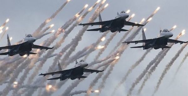Ρωσικά αεροσκάφη βομβάρδισαν κομβόι τουρκικών φορτηγών (φωτό &amp; βίντεο)
