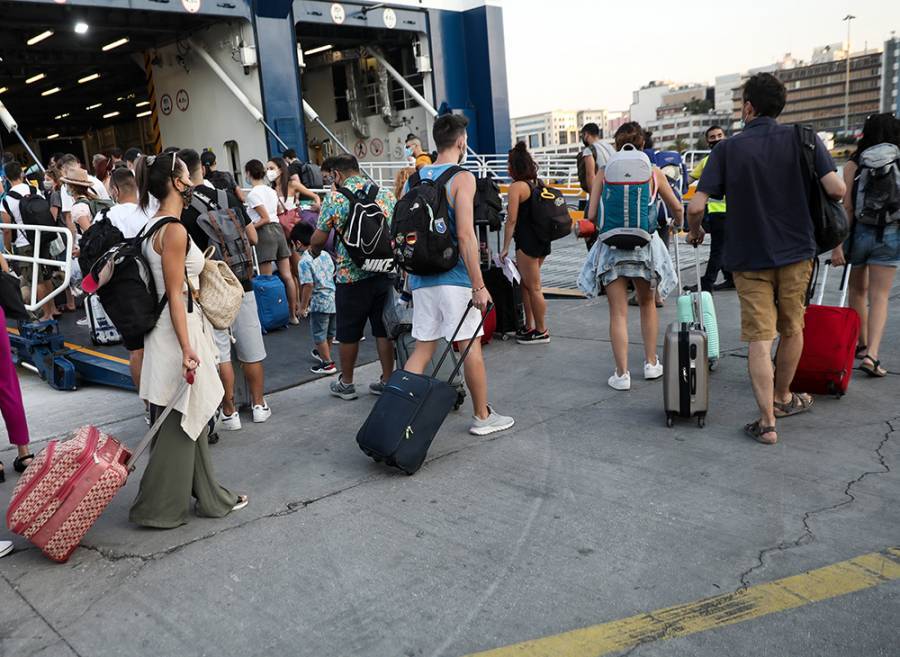 Δεκαπενταύγουστος: Κορυφώνεται η έξοδος των εκδρομέων-Αυξημένη η κίνηση στα λιμάνια