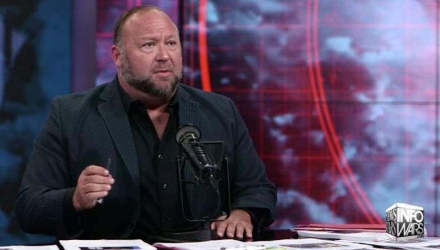 Τζόουνς: Αντιμέτωπος με πρόστιμο $1 δισ. ο οπαδός του Τραμπ