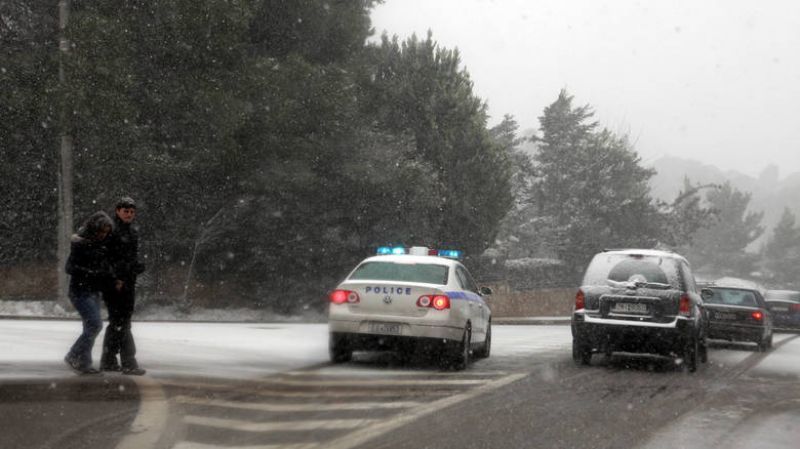 Αττική: Πού έχει διακοπεί η κυκλοφορία λόγω χιονόπτωσης
