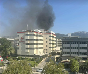 Έσβησε η φωτιά τώρα στο Metropolitan στον Χολαργό - Εκκενώθηκαν τρεις όροφοι