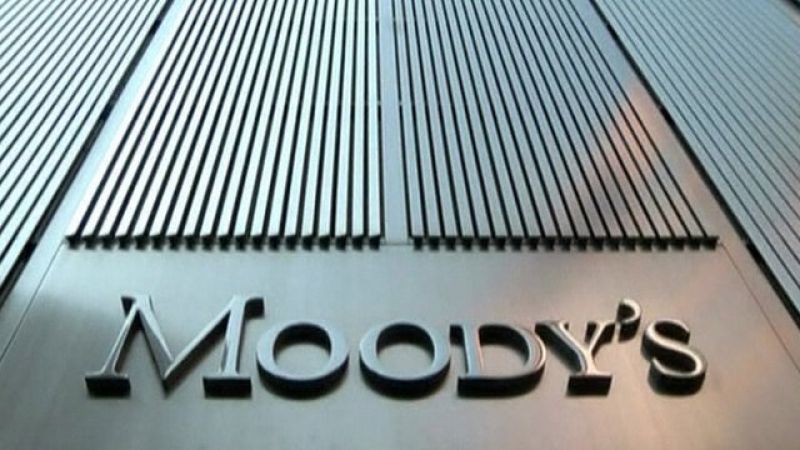 Η Moody's αναγνωρίζει τη μείωση του ελλείμματος και αναβαθμίζει την Ελλάδα κατά 2 μονάδες