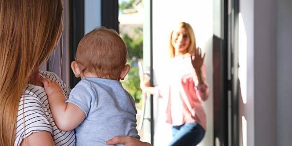 Έρχονται οι «Νταντάδες της Γειτονιάς»: Τι προβλέπει η τροπολογία