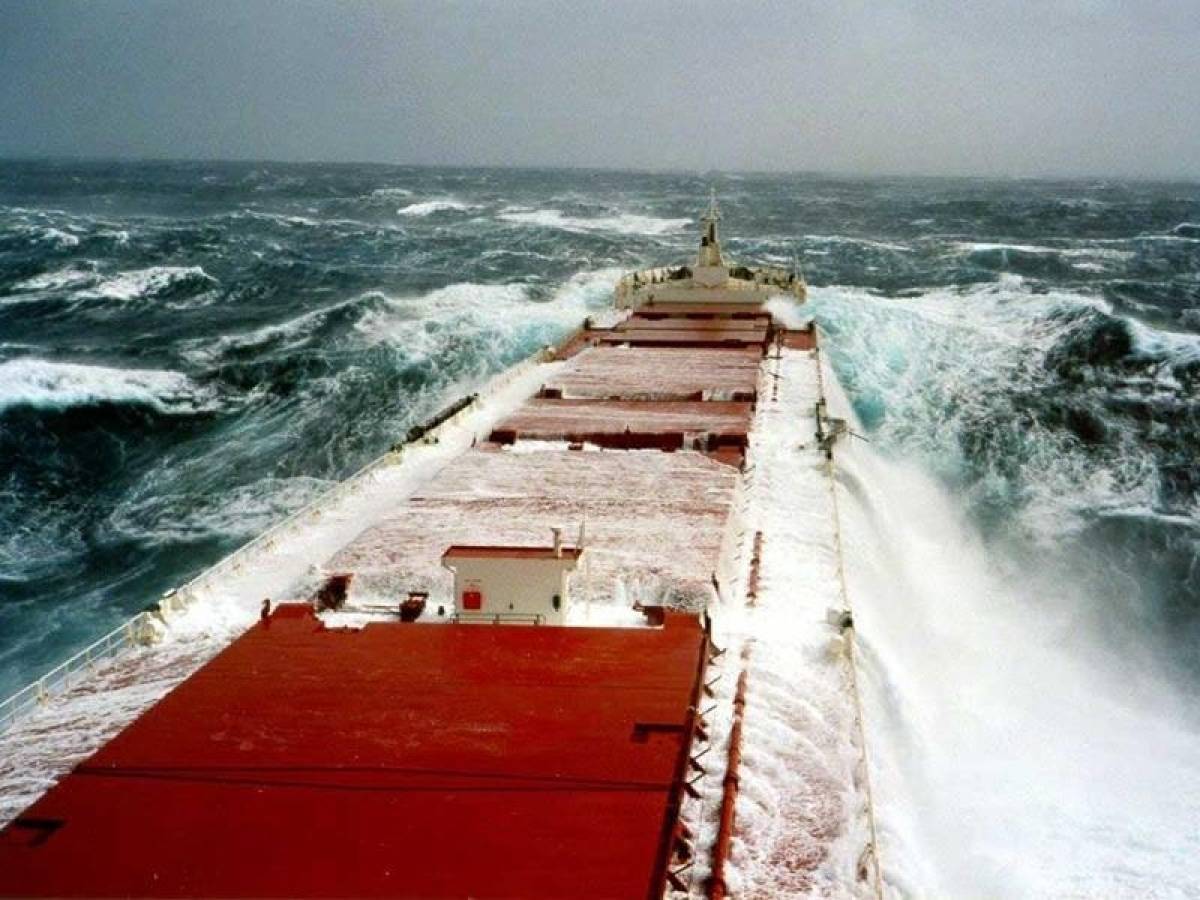 Συναγερμός στο Αιγαίο: Ακυβέρνητο πλοίο μεταξύ Λέσβου και Σκύρου