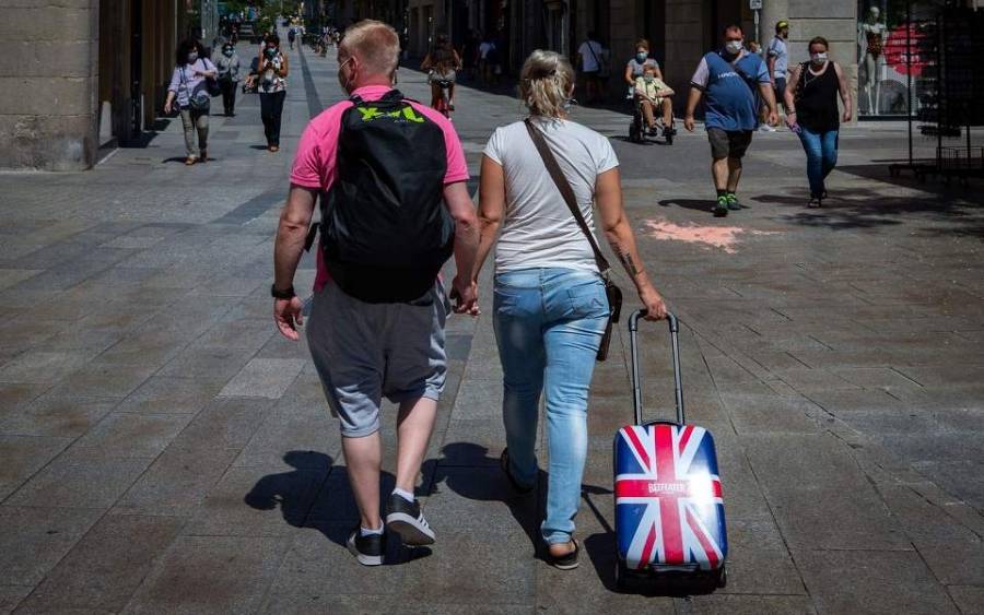 Πόσο πρέπει να πανηγυρίζουμε για την «απόβαση» Βρετανών τουριστών; 