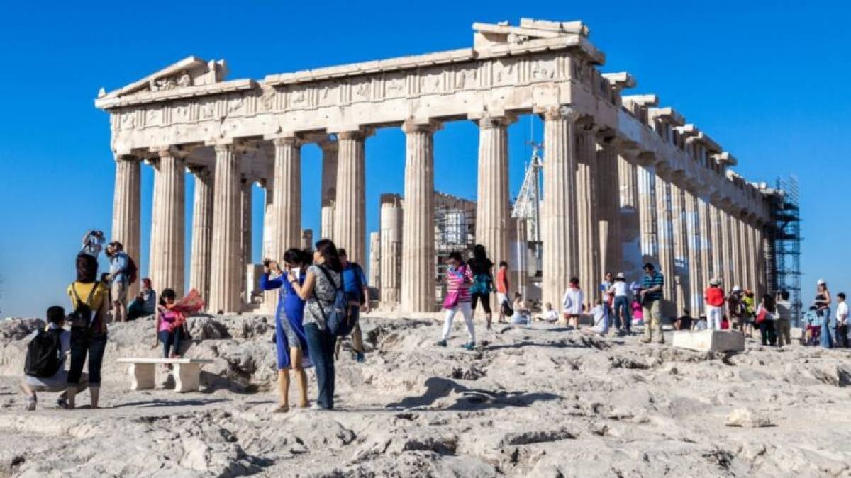 Τουρισμός: «Αγώνας δρόμου» για τον στόχο των €9 δισ. εσόδων