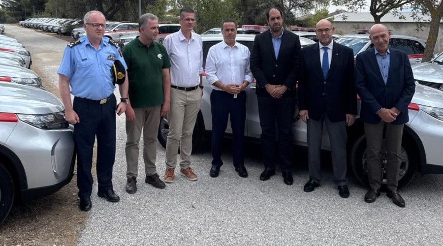 Τελετή παράδοσης-παραλαβής 50 νέων οχημάτων στη Δασική Υπηρεσία με παρουσία Παπασταύρου και Κεφαλογιάννη