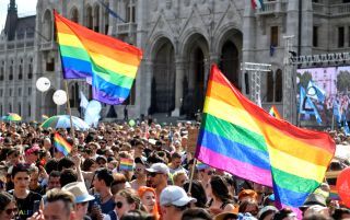 Η ουγγρική κυβέρνηση κλιμακώνει την επίθεση κατά της κοινότητας ΛΟΑΤΚΙ+
