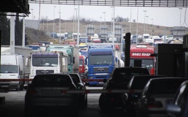 Οδηγίες ΑΑΔΕ σε τελωνεία για τις συναλλαγές με Βόρεια Μακεδονία