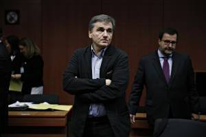 Κόκκινα δάνεια κι αναδρομικά τα «ορόσημα» για τους θεσμούς