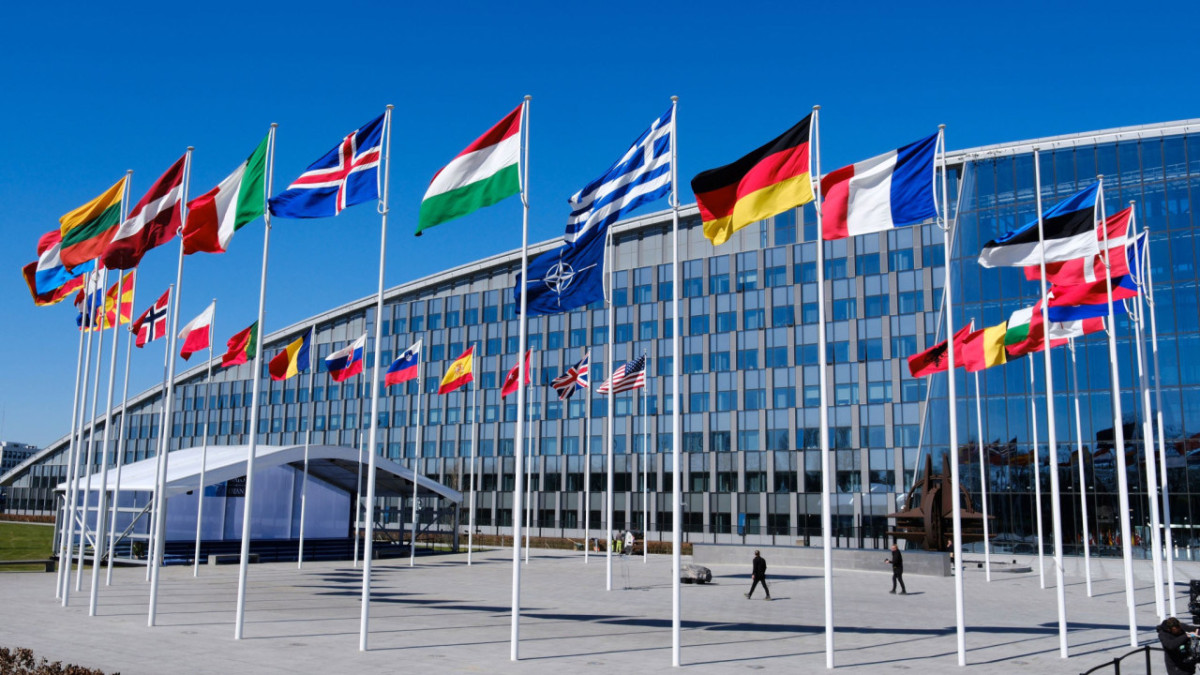 Έρευνα Ευρωβαρόμετρου: Σθεναρή στήριξη των νέων σε μια διευρυμένη ΕΕ