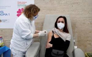 Ντράγκι: Σε δύο μήνες βγαίνουν οι μάσκες