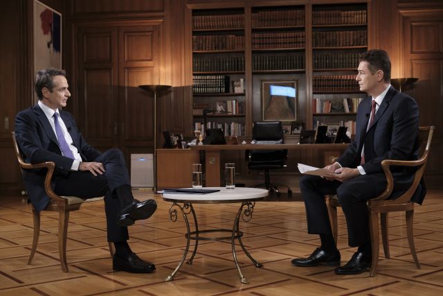 Μητσοτάκης: Χριστούγεννα με 9 άτομα- «Ουδέν σχόλιο» για διαγραφή χρεών