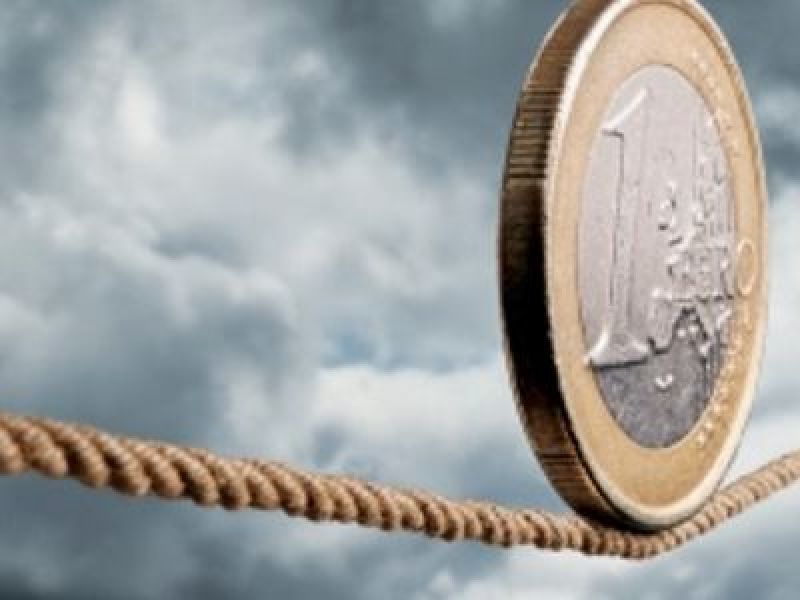 Πολιτικό παζάρι με την τρόικα για απολύσεις και μακροοικονομικά μεγέθη - Συμφωνία για ύφεση στο 4%