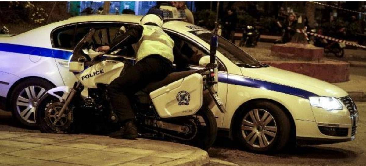 Σοβαρά επεισόδια στα Εξάρχεια - Επιθέσεις σε αστυνομικούς