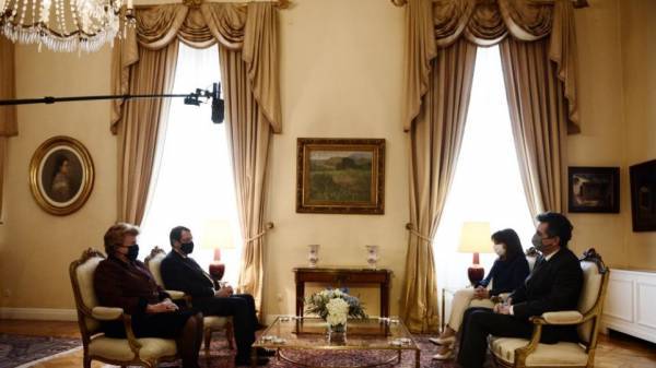 Σακελλαροπούλου σε Αναστασιάδη: Αγωνιζόμαστε όλοι μαζί για λύση στο Κυπριακό