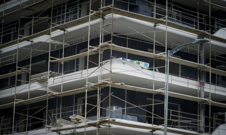 ΕΛΣΤΑΤ: Ετήσια πτώση 0,8% στις οικοδομικές άδειες τον Μάιο