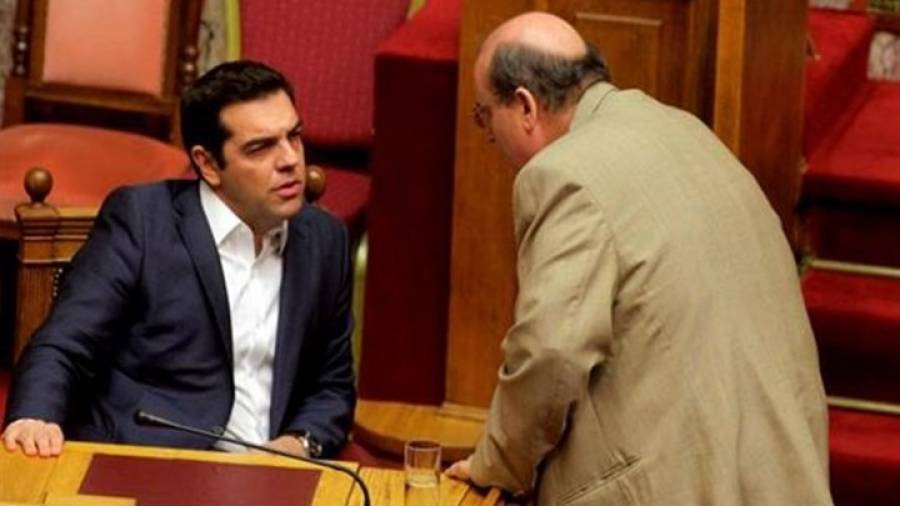 «Τροχιοδεικτικά» από Φίλη μετά το φιάσκο
