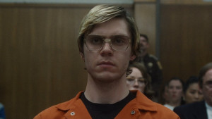 Όλοι μιλούν για το Dahmer: Τελικά αξίζει η νέα ανατριχιαστική σειρά του Netflix;