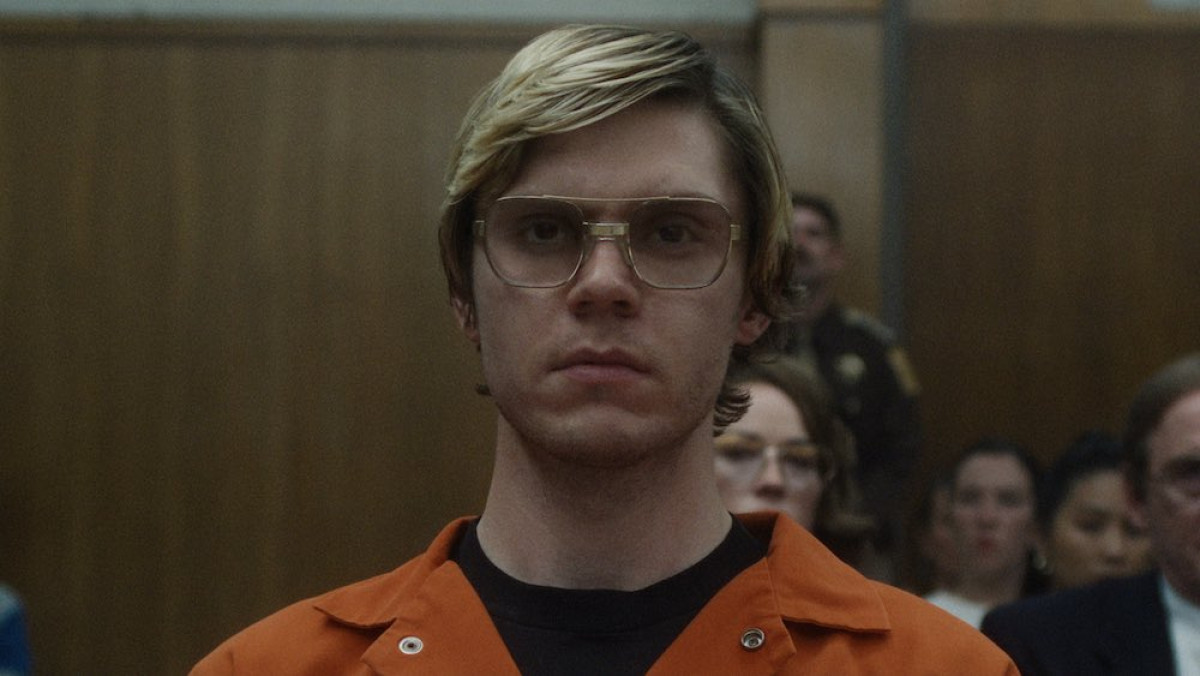 Όλοι μιλούν για το Dahmer: Τελικά αξίζει η νέα ανατριχιαστική σειρά του Netflix;