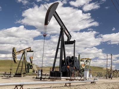 Ήπιες διακυμάνσεις για το πετρέλαιο-Τα βλέμματα σε OPEC+ και αποθέματα