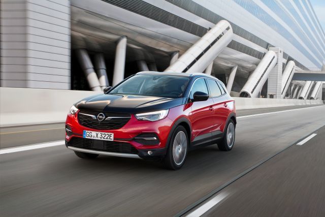 Με δύο plug in υβριδικές εκδόσεις το Opel Grandland X