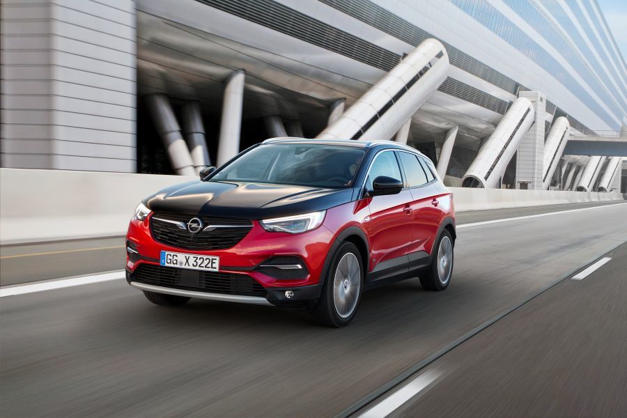 Με δύο plug in υβριδικές εκδόσεις το Opel Grandland X