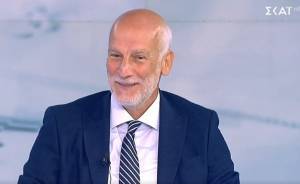 Τσακρής: «Ναι» στη χορήγηση της τρίτης δόσης σε όλους