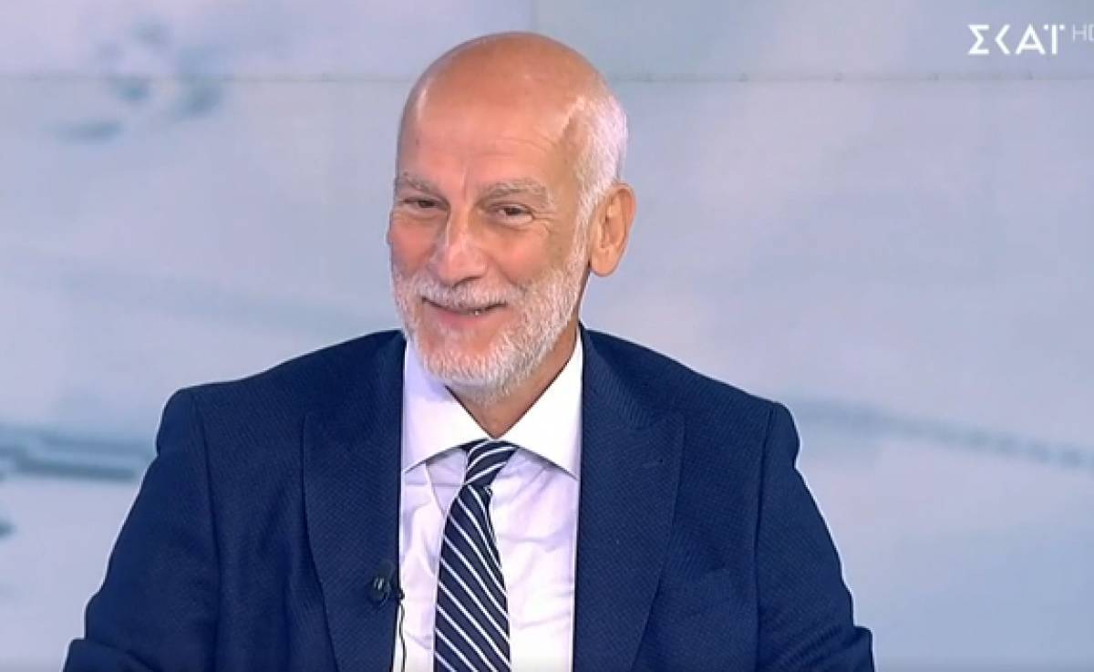 Τσακρής: «Ναι» στη χορήγηση της τρίτης δόσης σε όλους