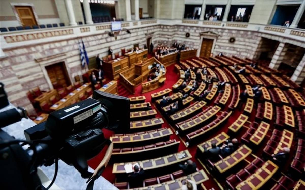 Ψηφίστηκε το νομοσχέδιο για τα μέτρα στήριξης επιχειρήσεων και εργαζομένων