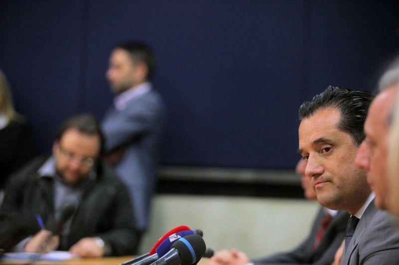 Ο Άδωνις πήρε τ’ όπλο του: "Έχουμε πόλεμο με το κάπνισμα..."