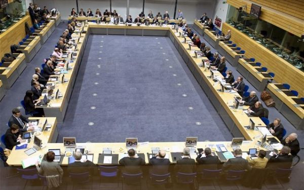 Ευρωπαίος αξιωματούχος: Το Eurogroup θα αποφασίσει τα μέτρα