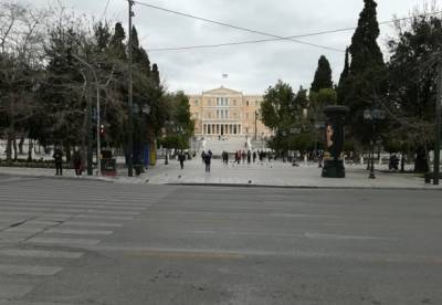 Εικόνα... 15Αύγουστου στο κέντρο της Αθήνας (φωτορεπορτάζ)