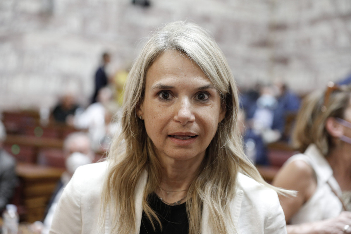 Αποστολάκη κατά Μαρινάκη: Ας κοιτάξει τα προβλήματα της ΝΔ και όχι το ΠΑΣΟΚ