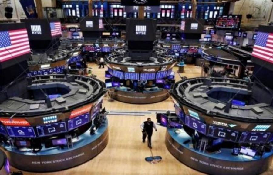 Ρευστοποιούν τα κέρδη τους οι επενδυτές της Wall Street