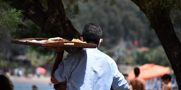 Κηρύσσεται υποχρεωτική η Συλλογική Σύμβαση Εργασίας στον επισιτιστικό κλάδο
