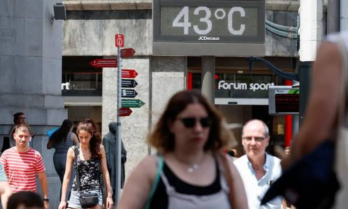 Καύσωνας: Τα έκτακτα μέτρα σε ιδιωτικό και δημόσιο τομέα