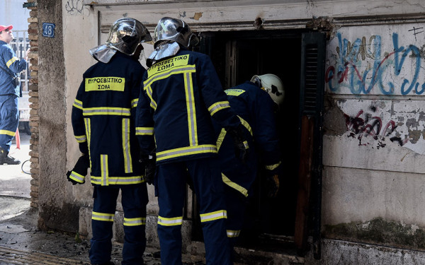 Πυρκαγιά σε εγκαταλελειμμένο κτίριο στην 3η Σεπτεμβρίου – Κυκλοφοριακές ρυθμίσεις