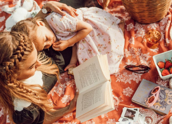 Πώς θα διαχειριστείς τη γονεϊκότητα; 10 σημαντικά βιβλία για κάθε γονιό εκεί έξω