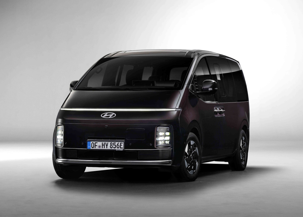 Tο Νέο Hyundai STARIA Electric εγκαινιάζει ένα νέο, πλήρως ηλεκτρικό κεφάλαιο για τα MPV