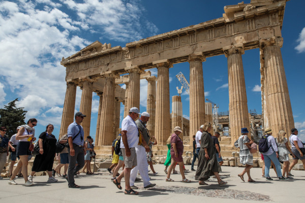 Πάνω από 20 εκατομμύρια τουρίστες στην Ελλάδα το 7μηνο, παρά τη μείωση αφίξεων τον Ιούλιο