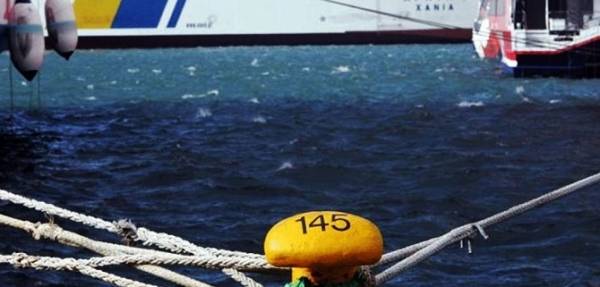 Σε ισχύ απαγόρευση απόπλου από το λιμάνι του Πειραιά