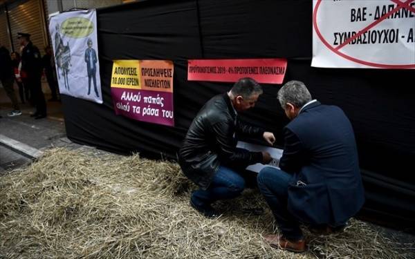 Η ΠΟΕΔΗΝ δεν «τρώει σανό», τον... πετάει στο ΥΠΟΙΚ