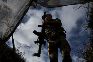 Οι ρωσικές δυνάμεις βομβάρδισαν τη Χερσώνα