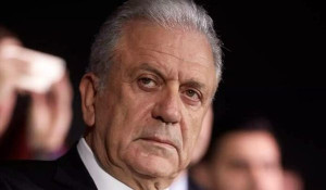 Αβραμόπουλος για τέως βασιλιά Κωνσταντίνο: Αποχαιρετισμός με τη δέουσα τιμή