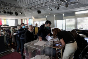 ΚΙΝΑΛ: Παράταση μιας ώρας (20.00) στην ψηφοφορία για το όνομα