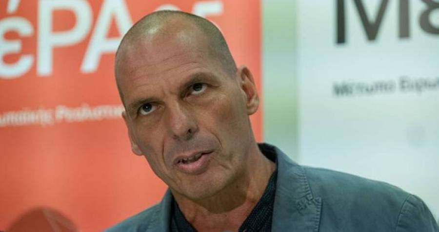 Ο Βαρουφάκης ανακοίνωσε ότι... συμφωνεί με τον εαυτό του