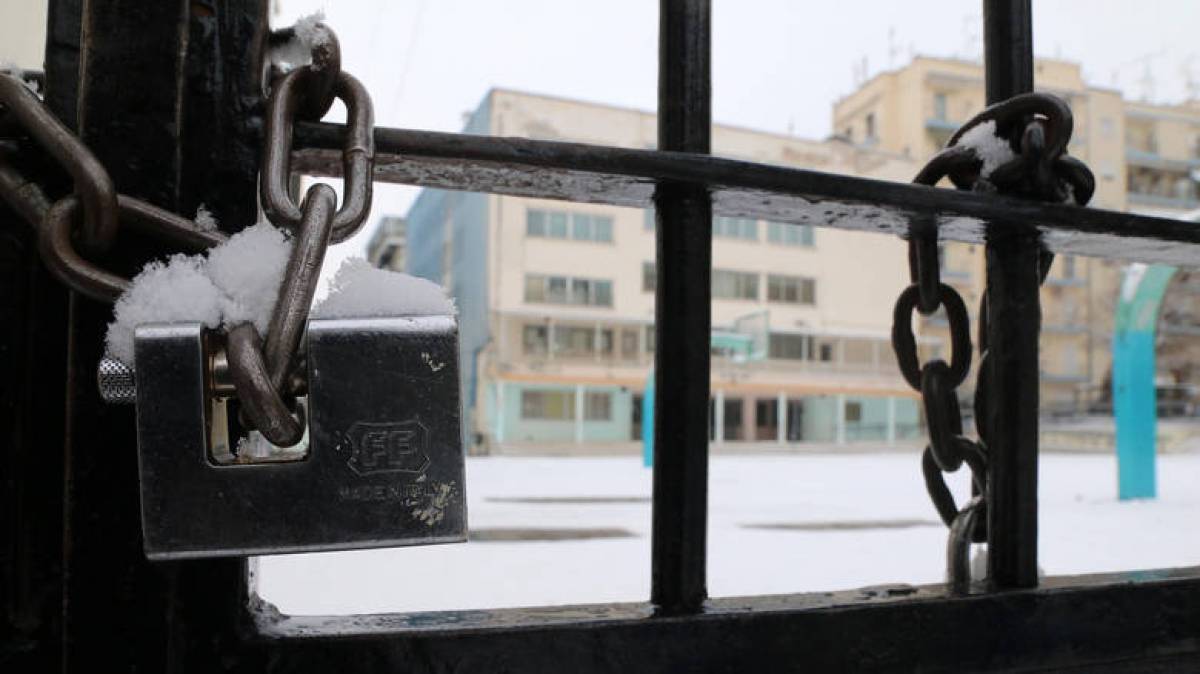 Πρόταση να μείνουν κλειστά τα σχολεία μέχρι την Τρίτη (25/1)